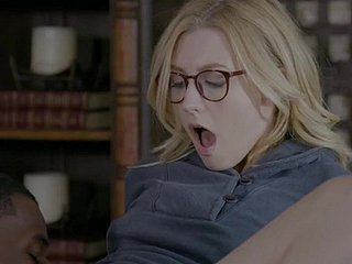 Alexa Grace adalah cewek dengan kacamata yang membutuhkan shag hardcore